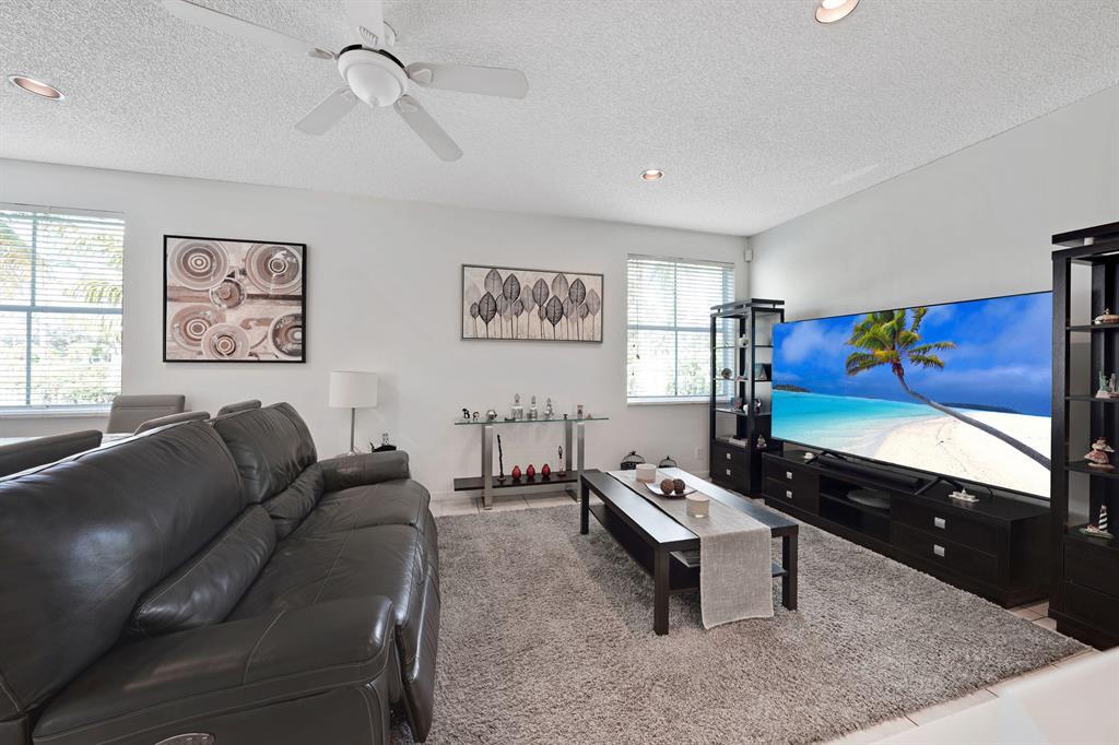 1457 BANYAN Way