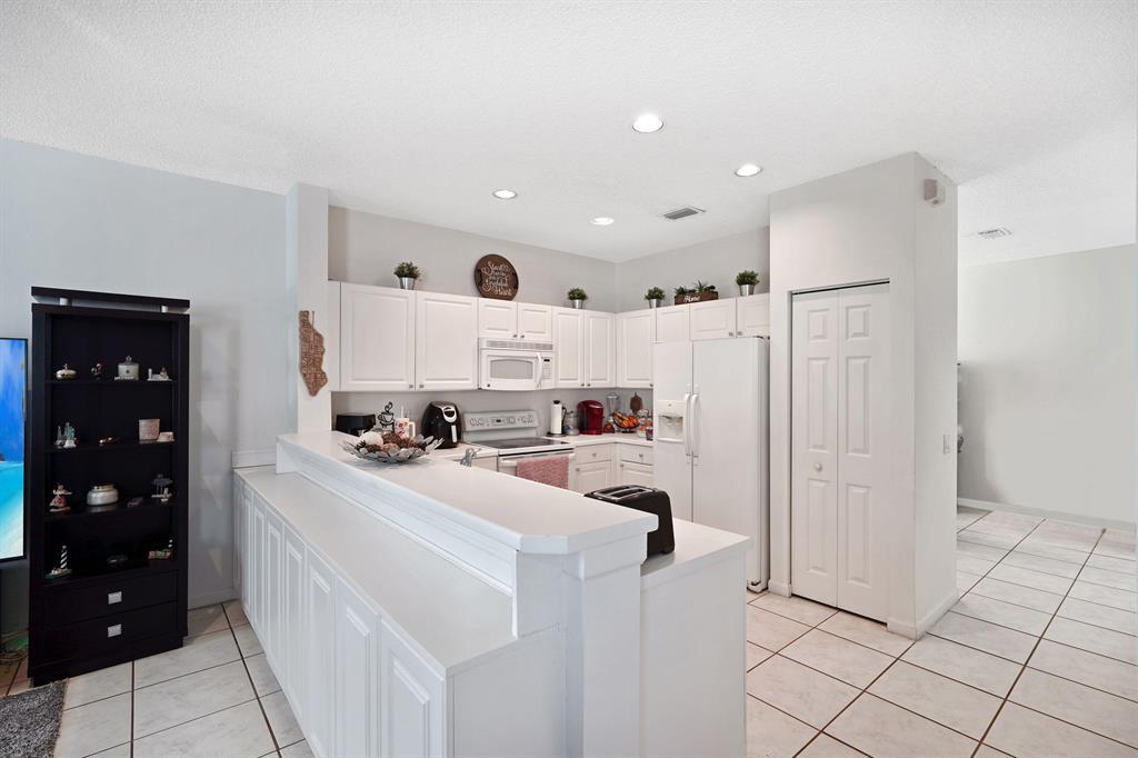 1457 BANYAN Way