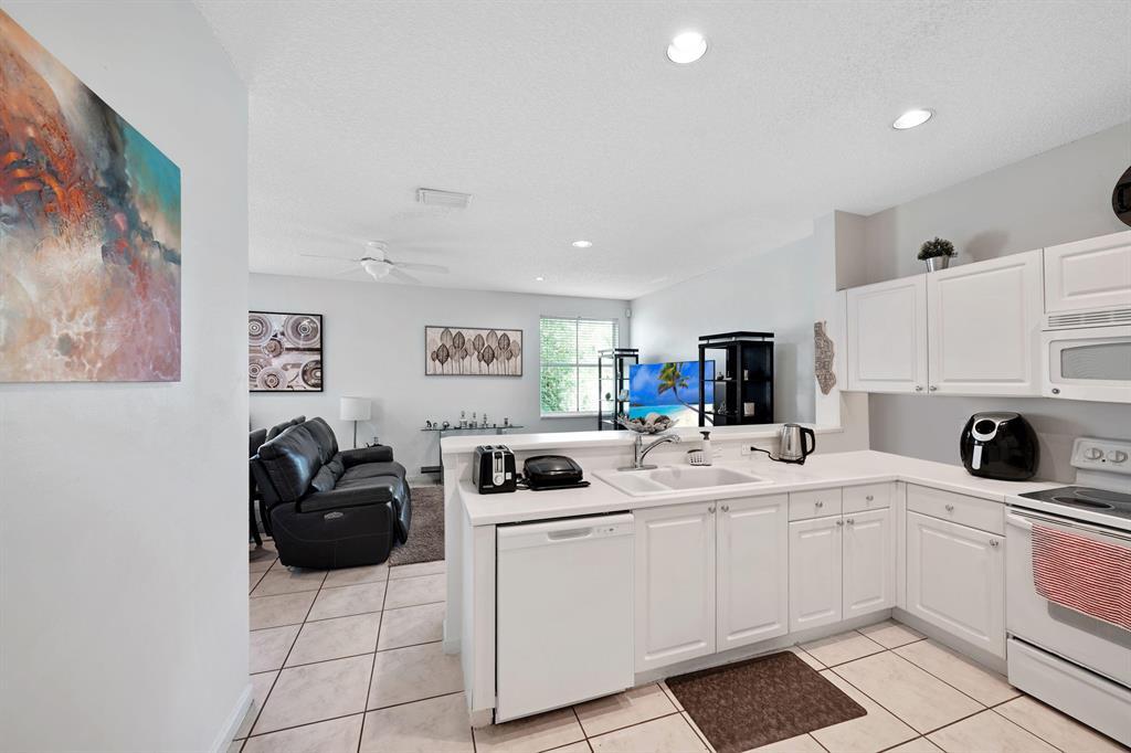 1457 BANYAN Way