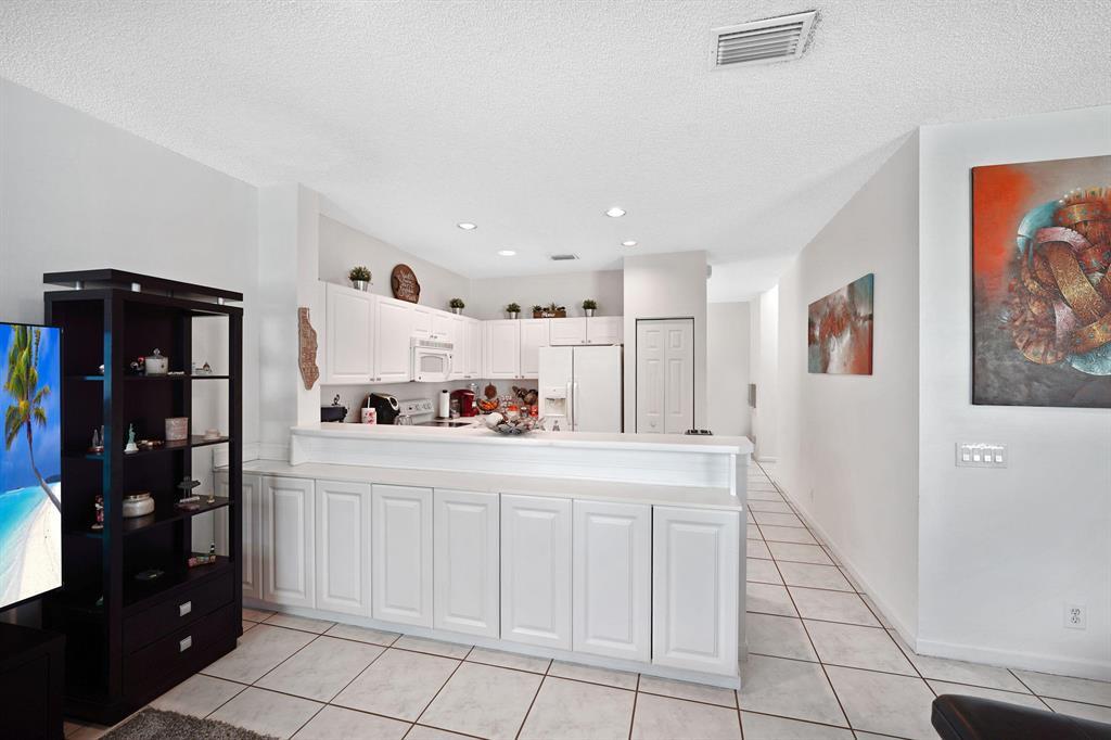 1457 BANYAN Way