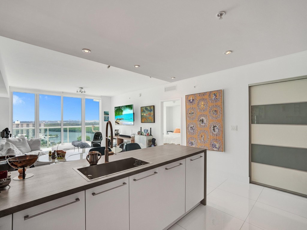 400 Sunny Isles Blvd Unit: 1917
