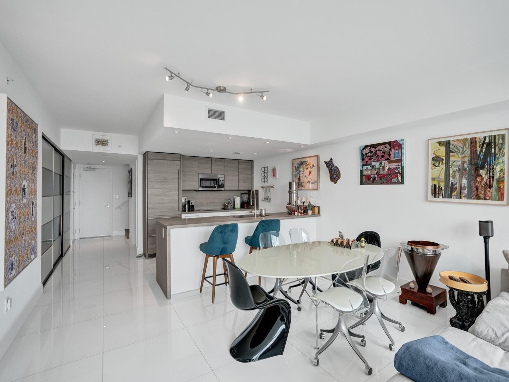 400 Sunny Isles Blvd Unit: 1917