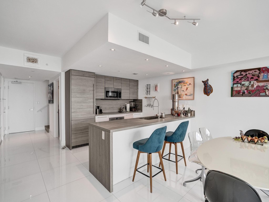 400 Sunny Isles Blvd Unit: 1917