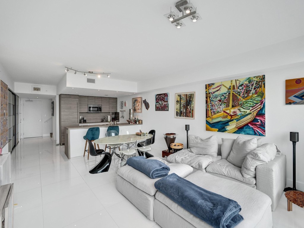 400 Sunny Isles Blvd Unit: 1917