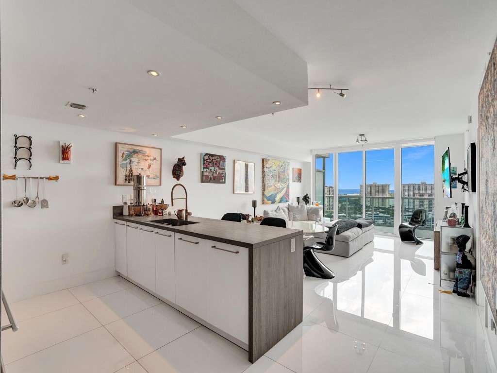 400 Sunny Isles Blvd Unit: 1917