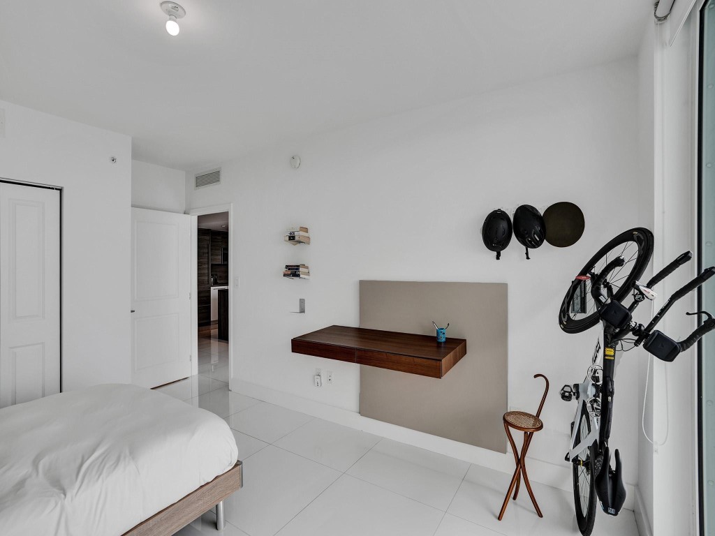 400 Sunny Isles Blvd Unit: 1917