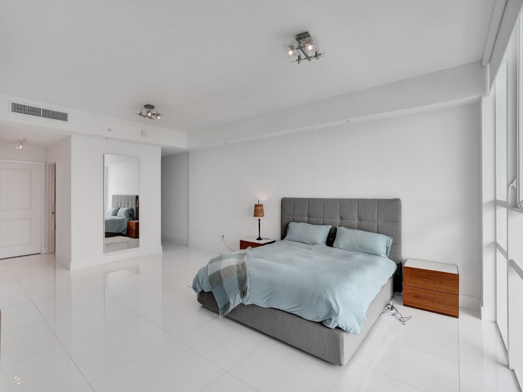 400 Sunny Isles Blvd Unit: 1917