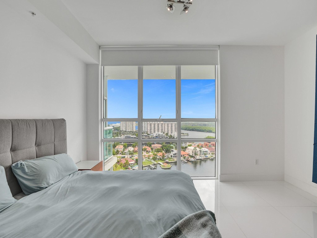 400 Sunny Isles Blvd Unit: 1917