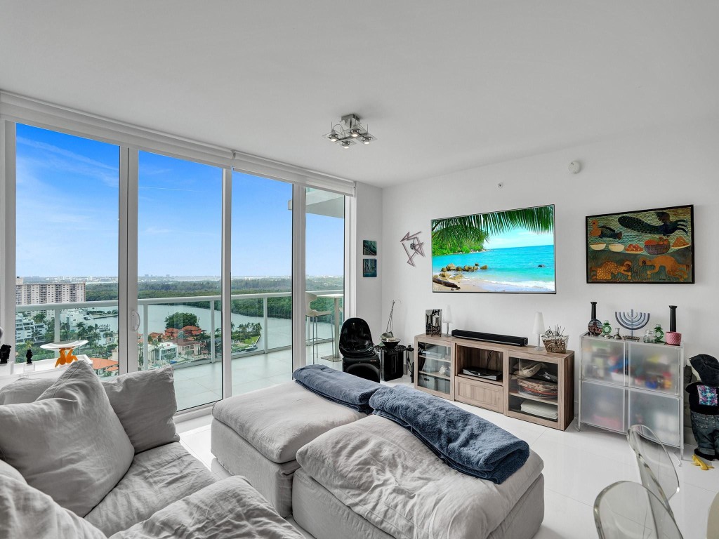 400 Sunny Isles Blvd Unit: 1917