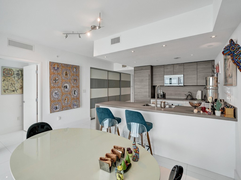 400 Sunny Isles Blvd Unit: 1917