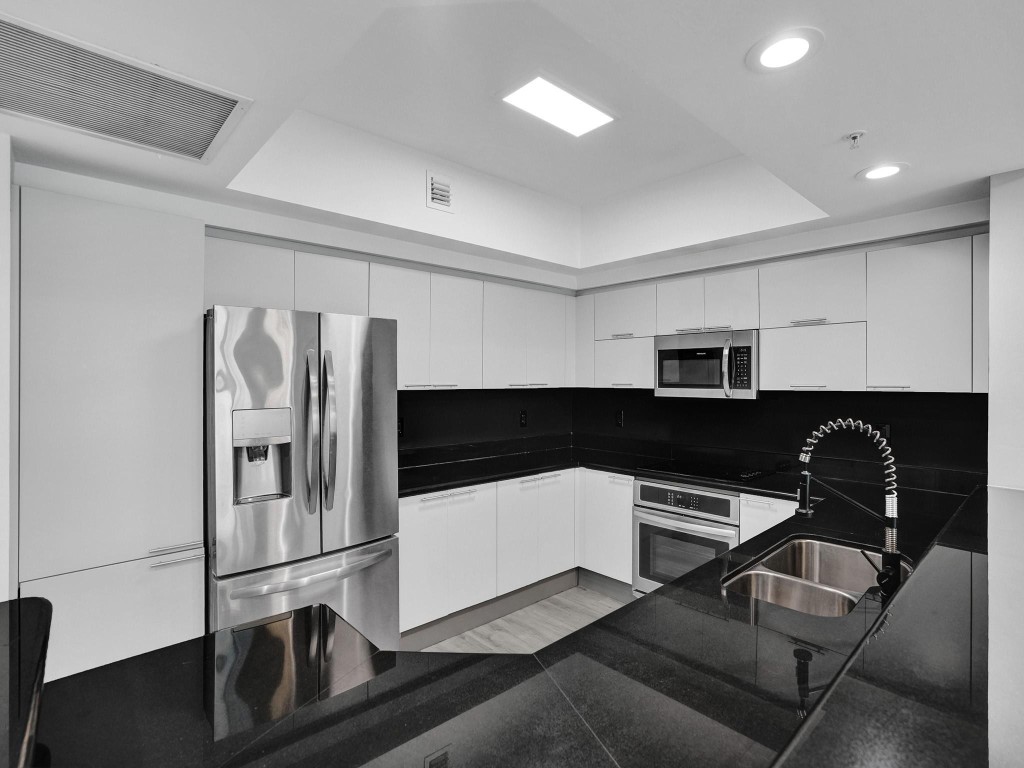 14951 Royal Oaks Ln Unit: 307