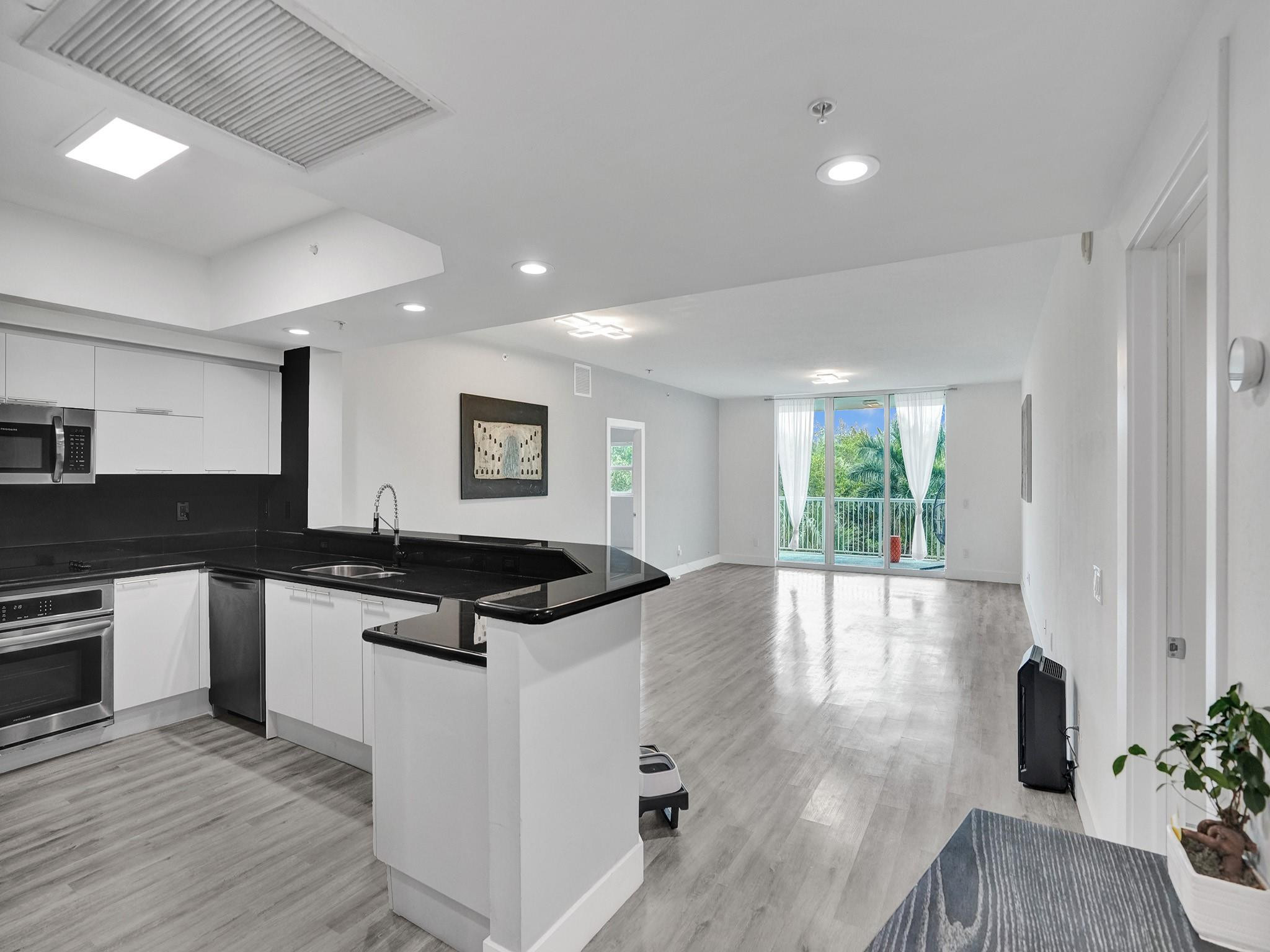 14951 Royal Oaks Ln Unit: 307