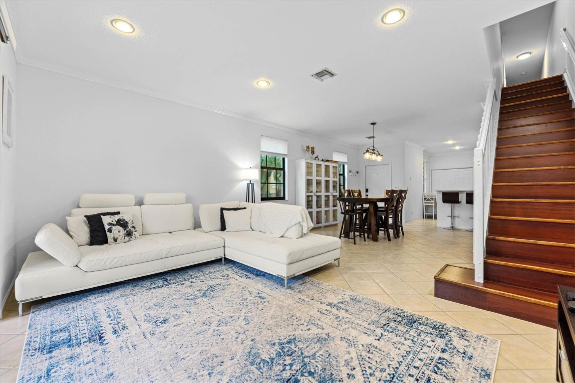 4010 Peppertree Dr Unit: 4010