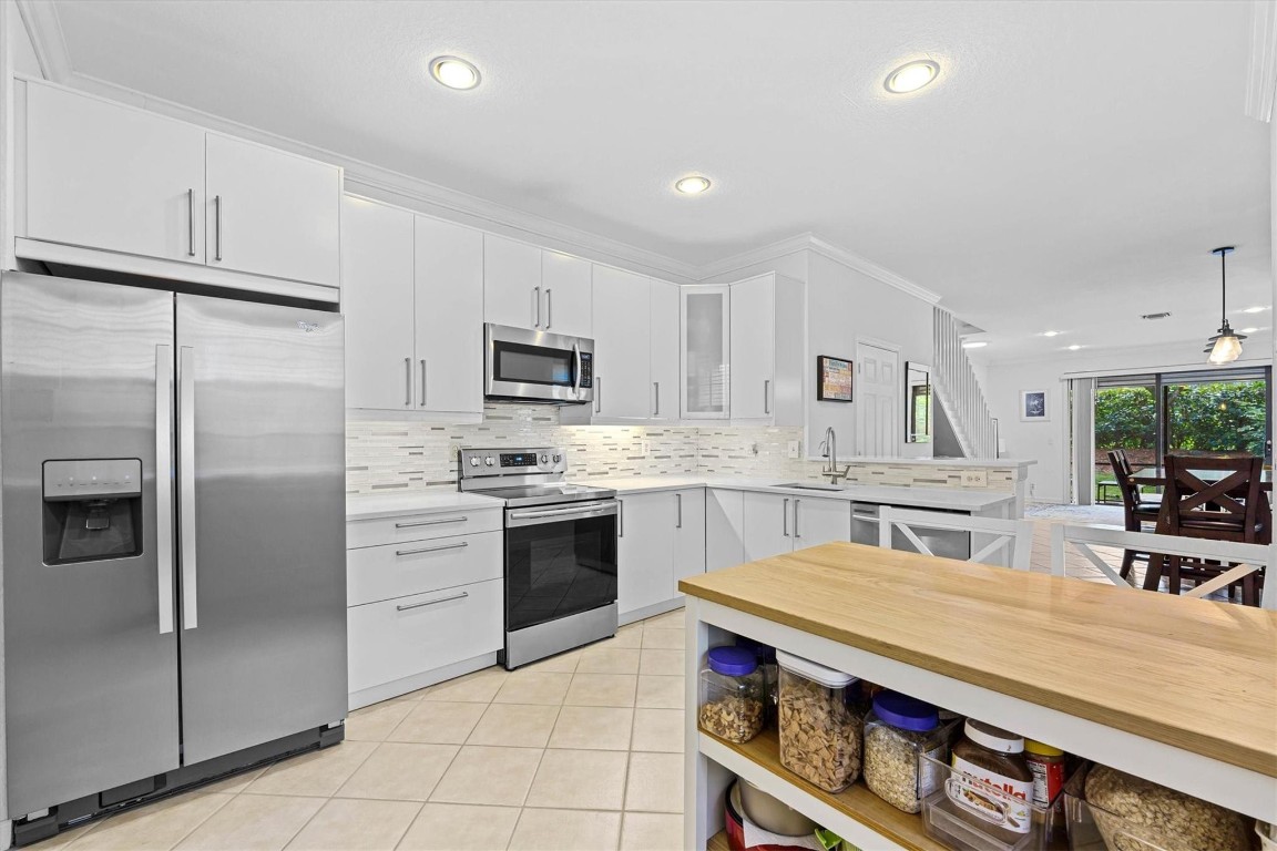 4010 Peppertree Dr Unit: 4010