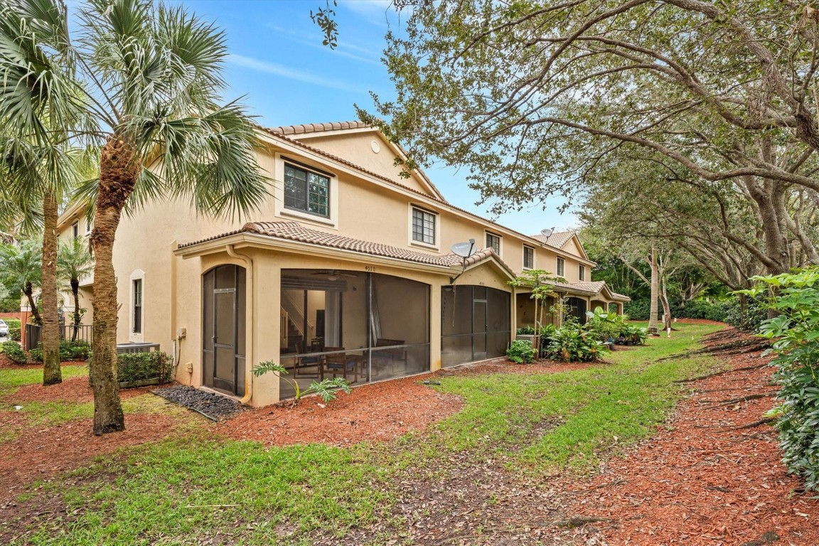 4010 Peppertree Dr Unit: 4010