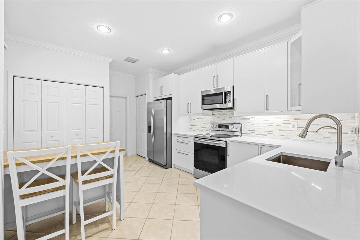 4010 Peppertree Dr Unit: 4010