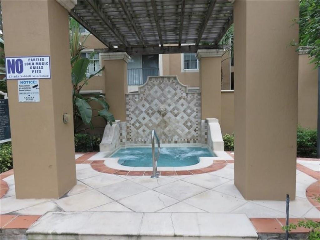 7970 N Nob Hill Rd 208