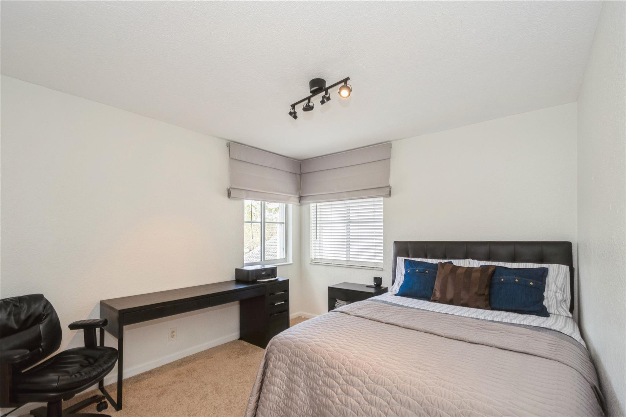 1563 Winterberry Ln