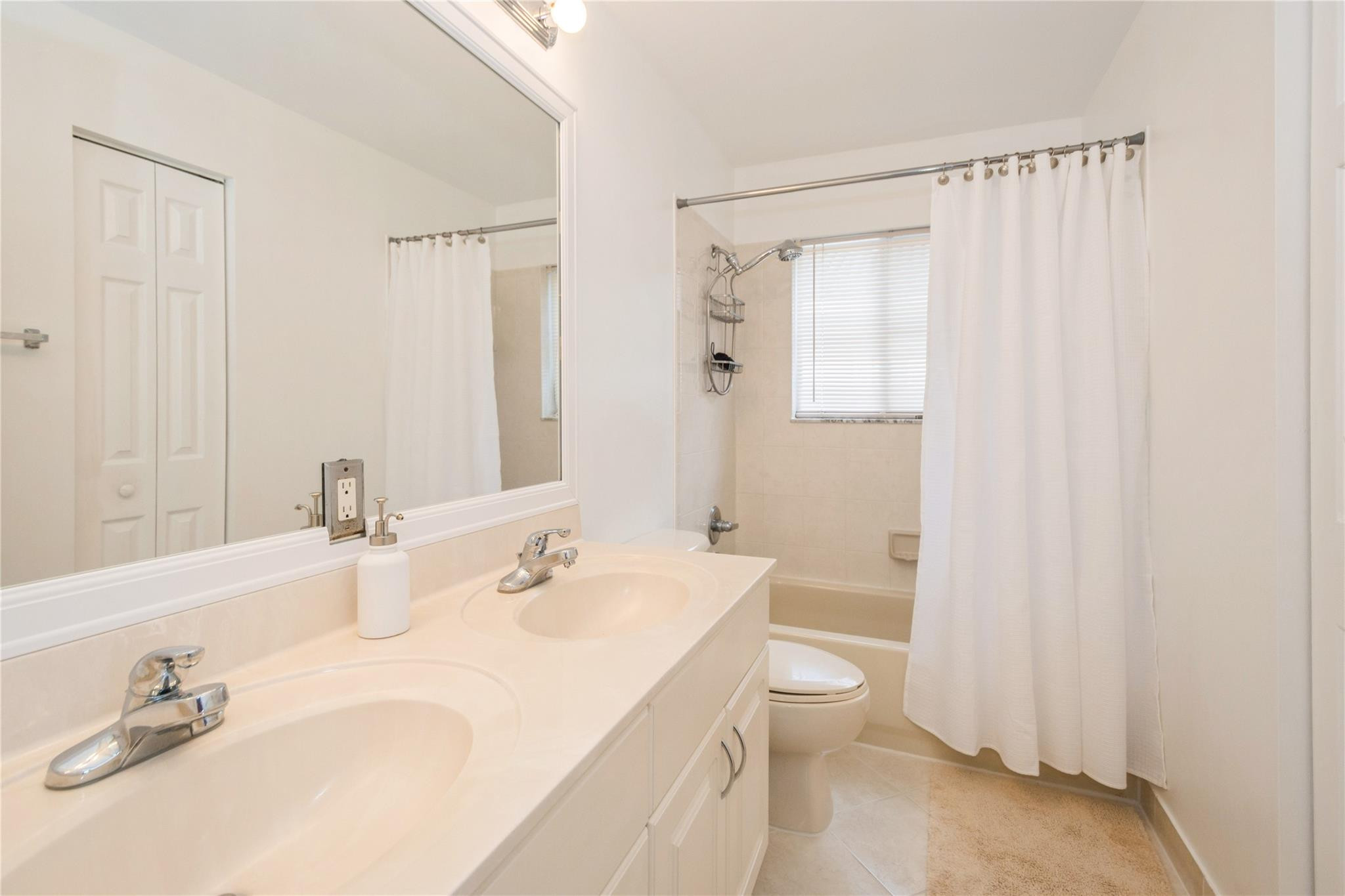 1563 Winterberry Ln