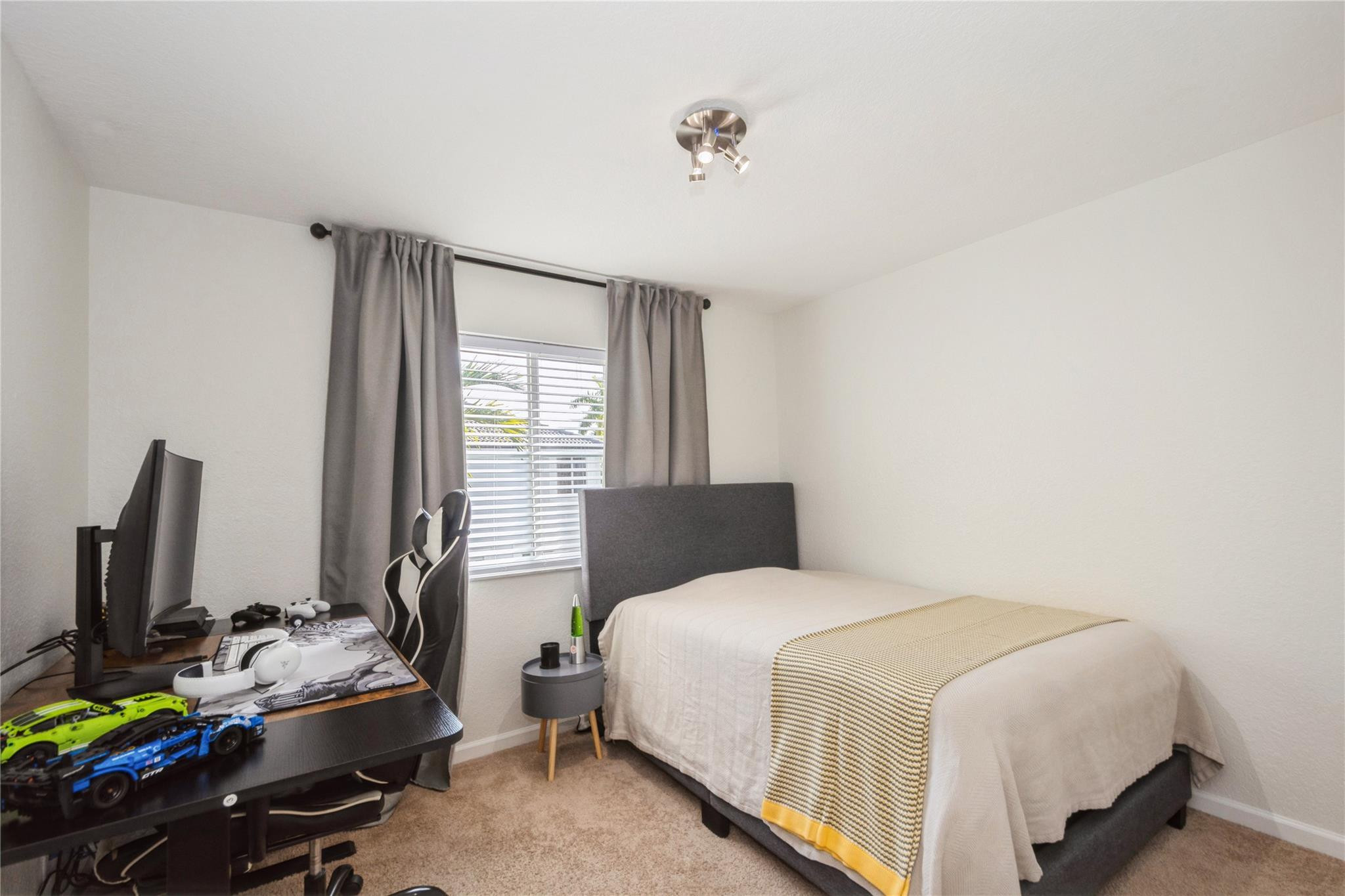 1563 Winterberry Ln
