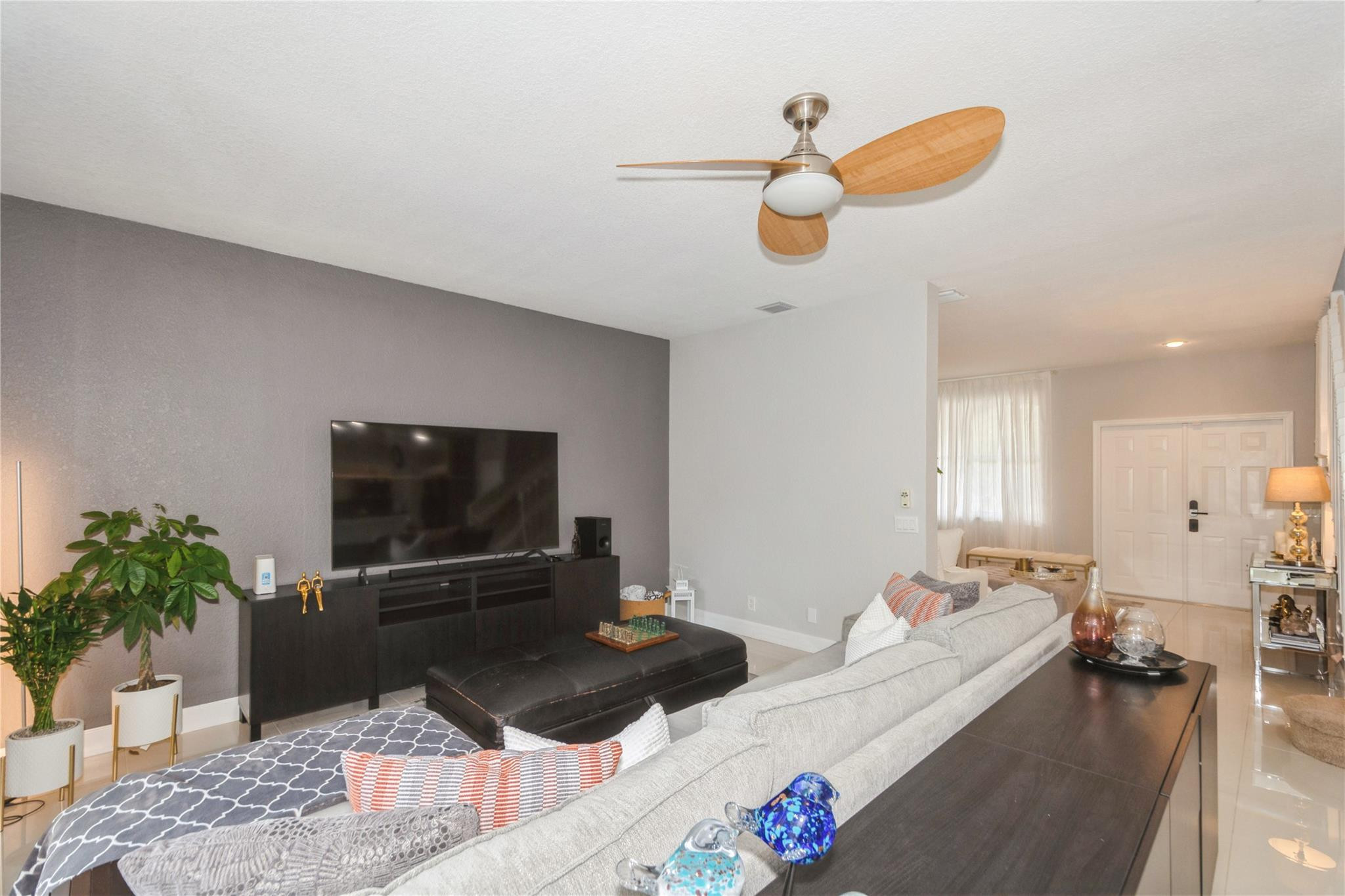 1563 Winterberry Ln