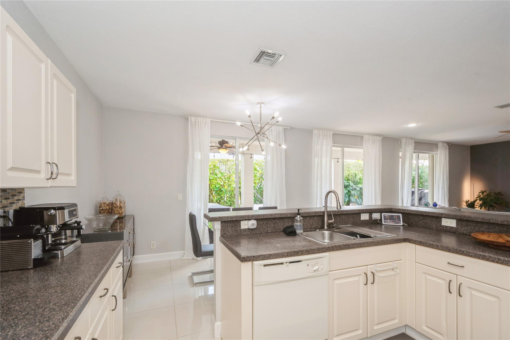 1563 Winterberry Ln