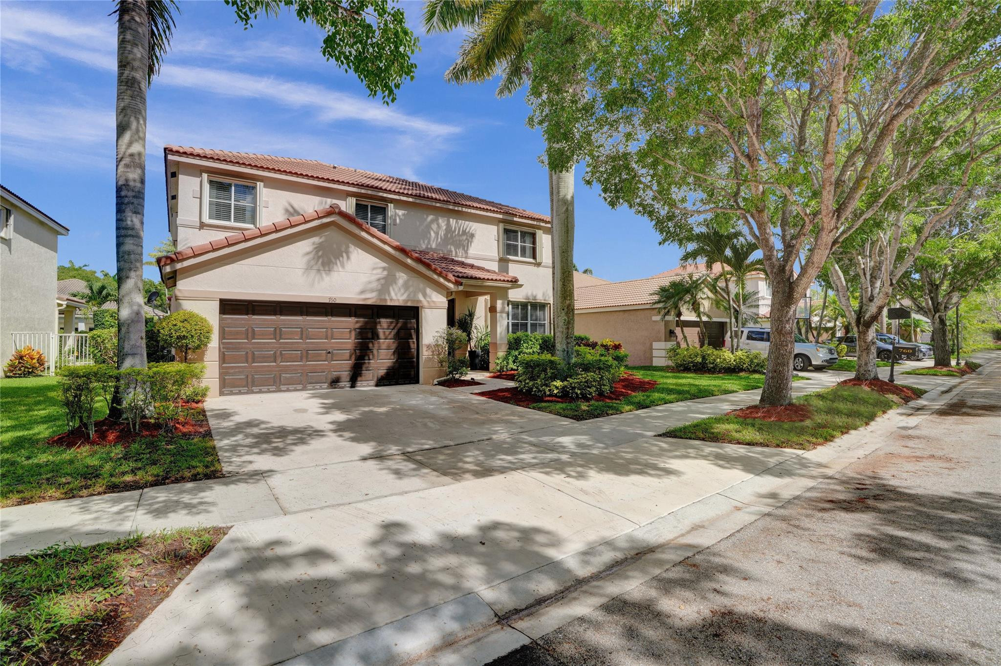 760 Nandina Dr