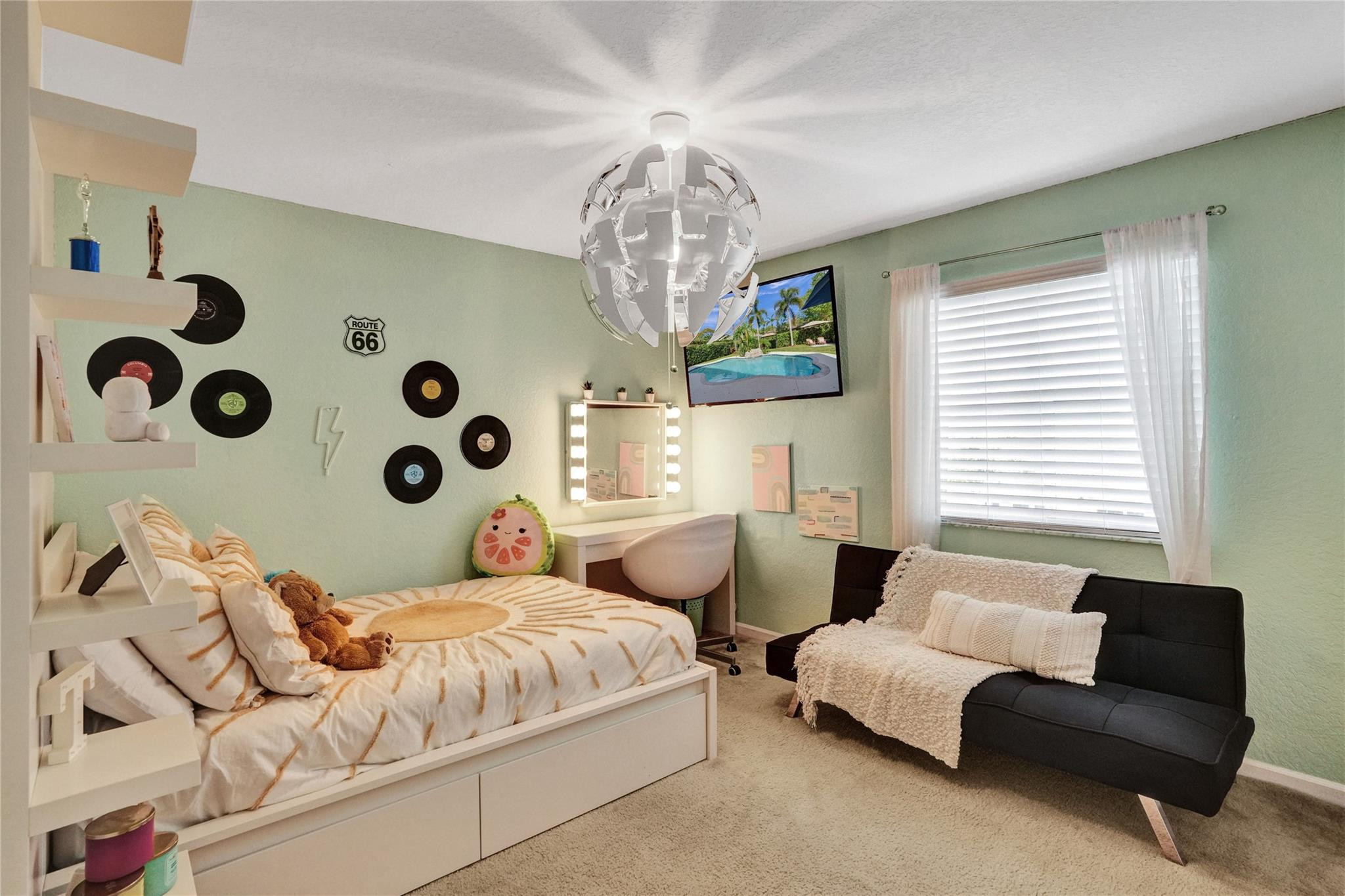 760 Nandina Dr