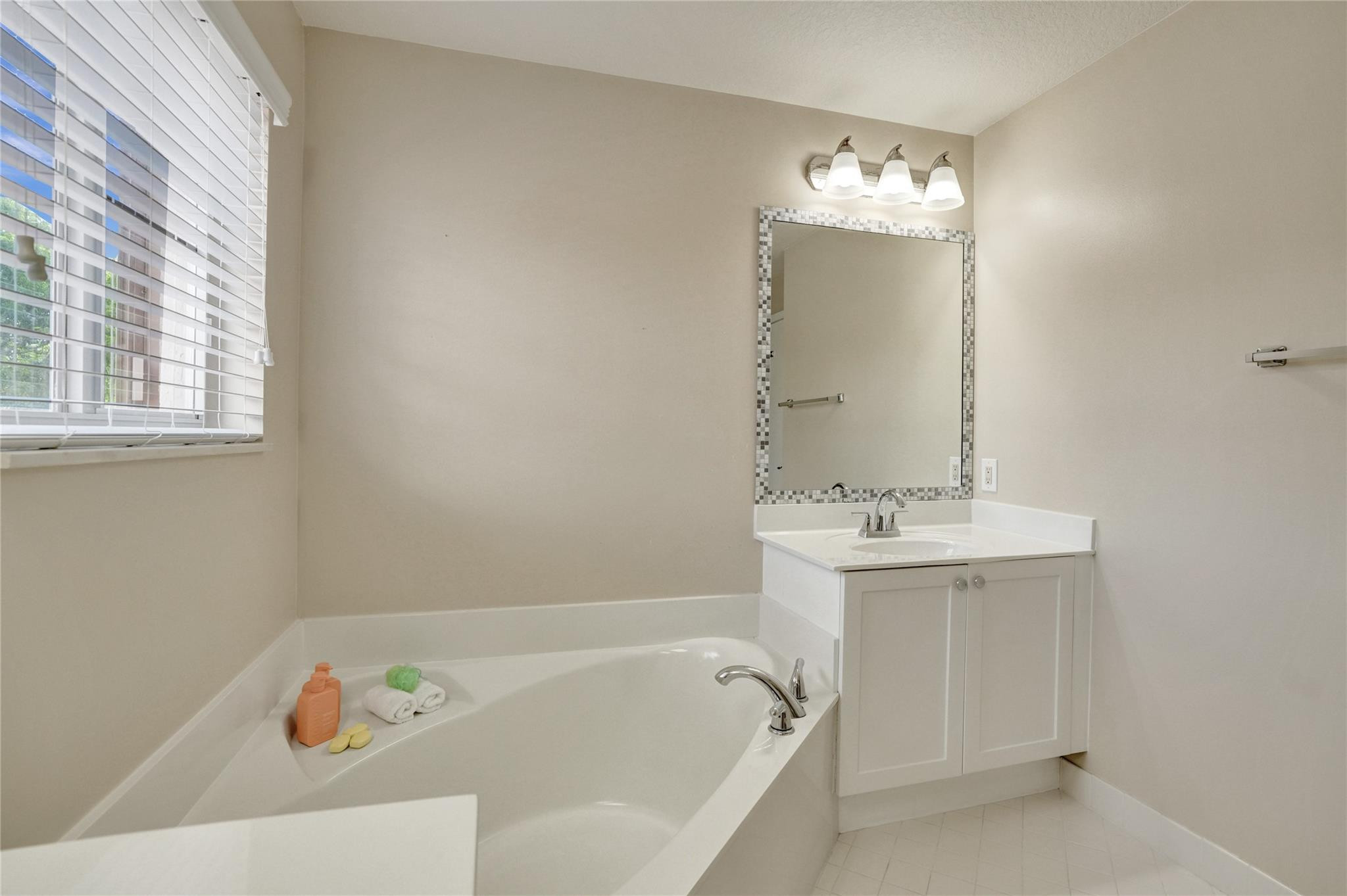 760 Nandina Dr