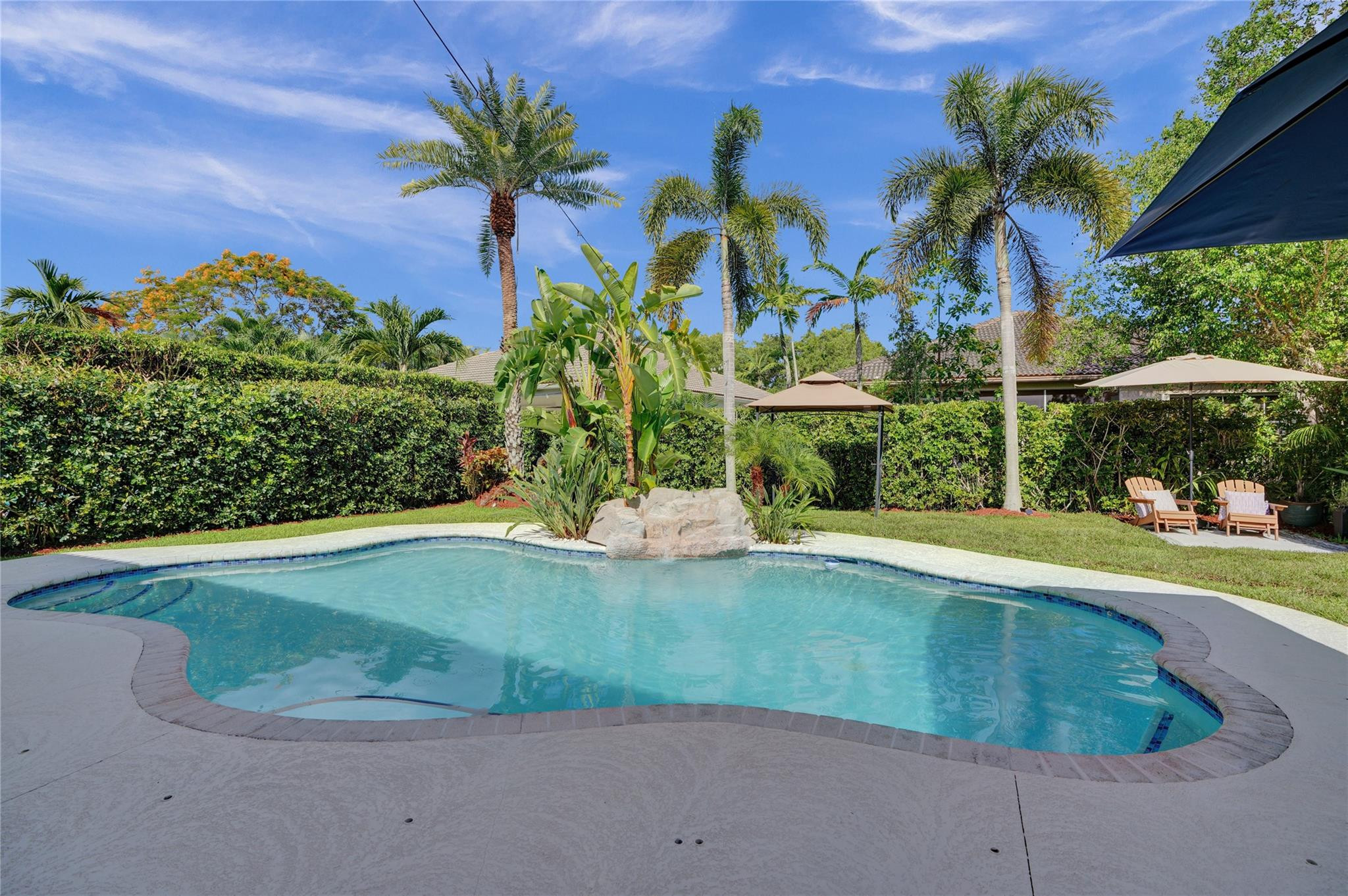 760 Nandina Dr