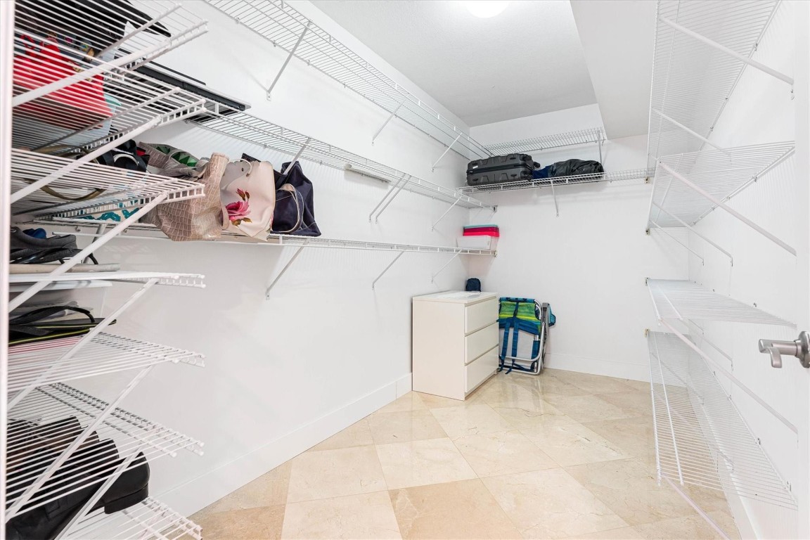 17201 Collins Ave 805