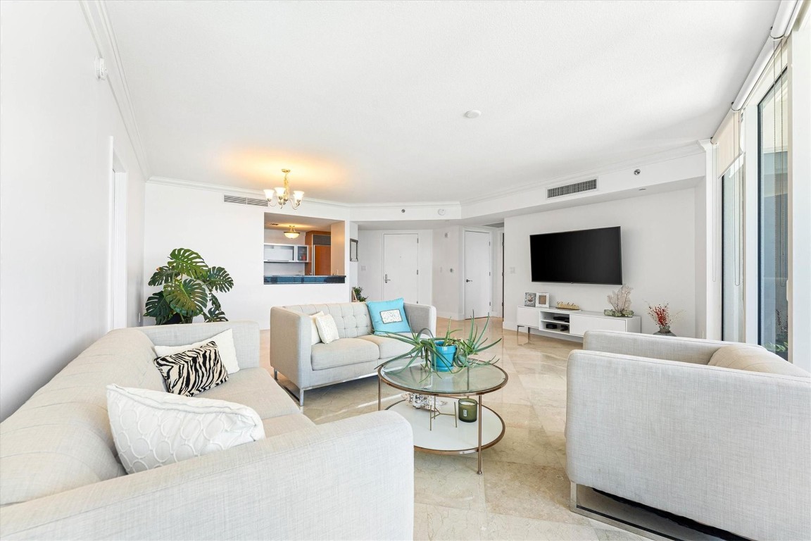 17201 Collins Ave 805