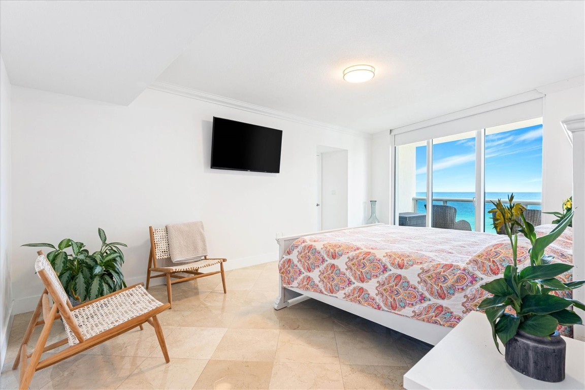 17201 Collins Ave 805