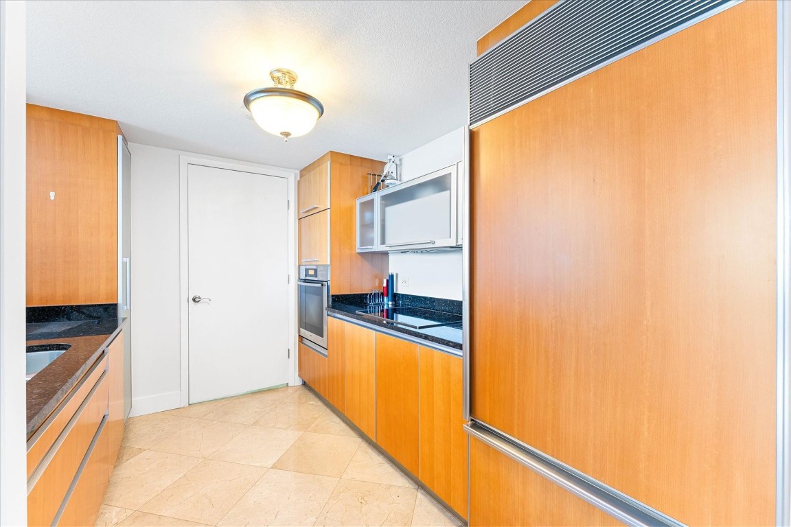 17201 Collins Ave 805