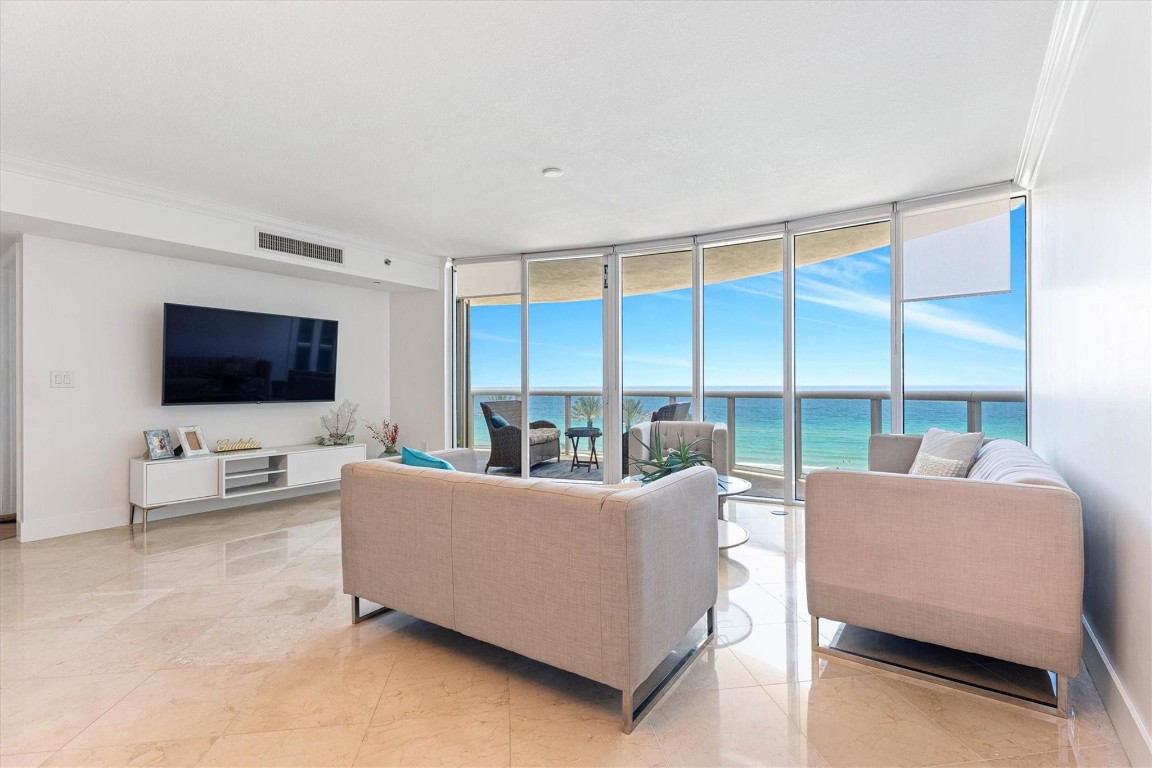 17201 Collins Ave 805