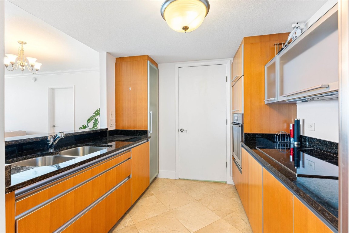 17201 Collins Ave 805