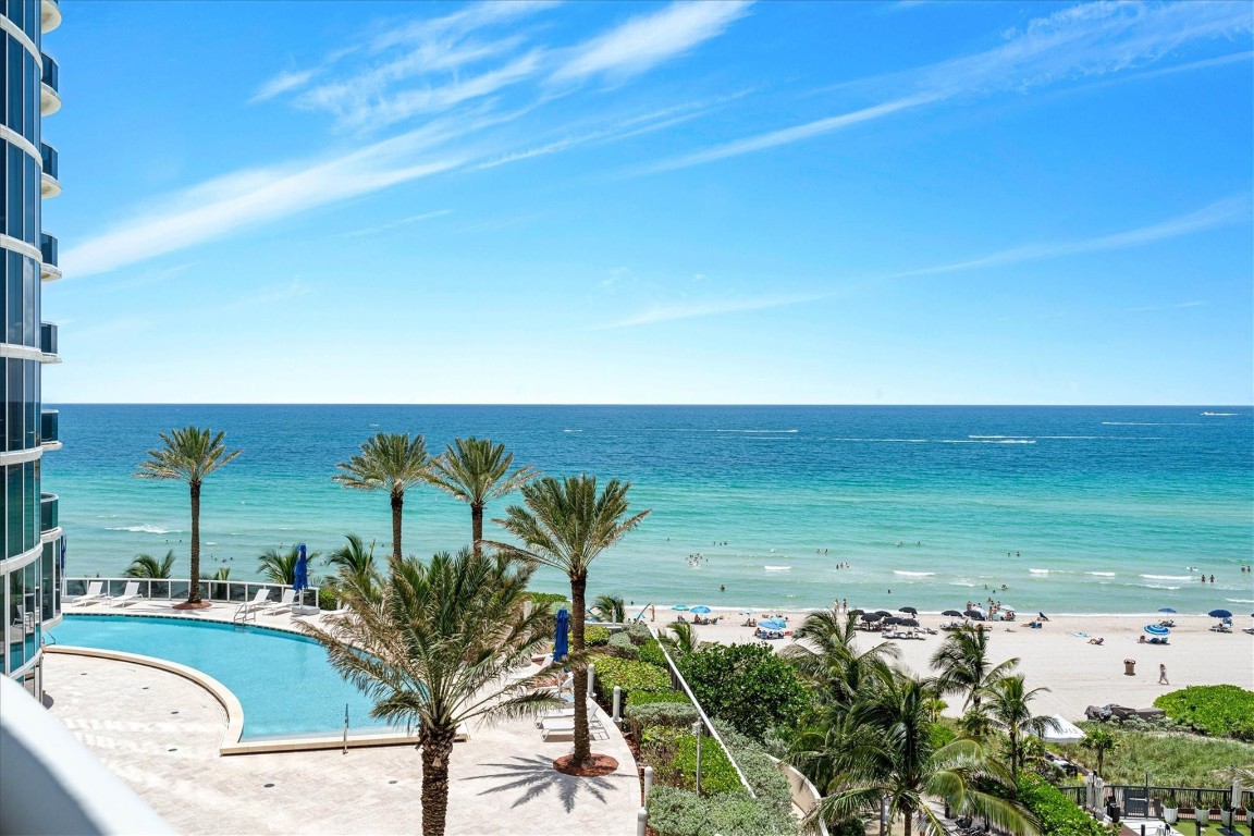 17201 Collins Ave 805