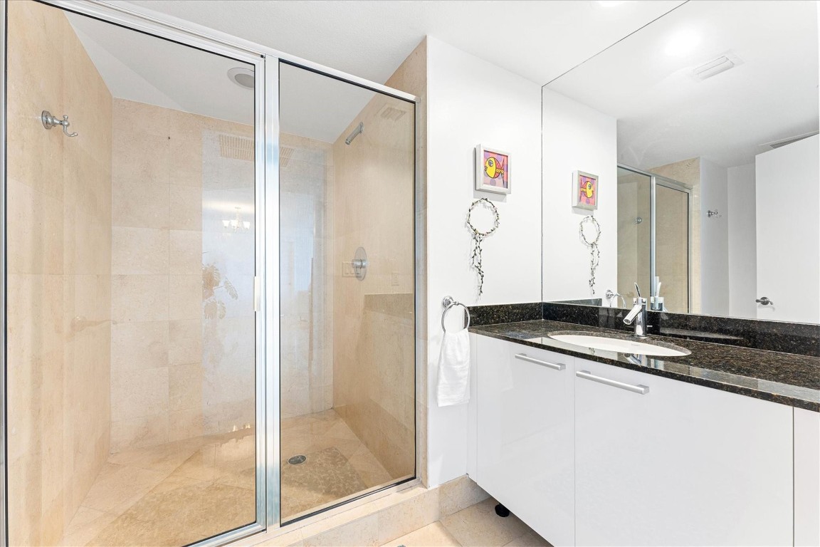 17201 Collins Ave 805