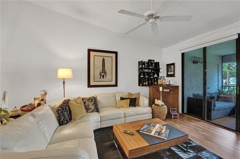 7533 Glendevon Ln 907