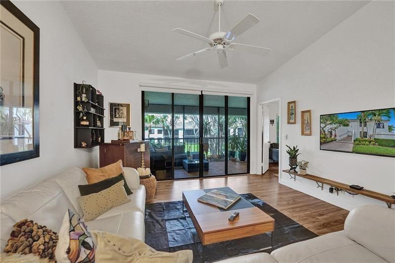 7533 Glendevon Ln 907