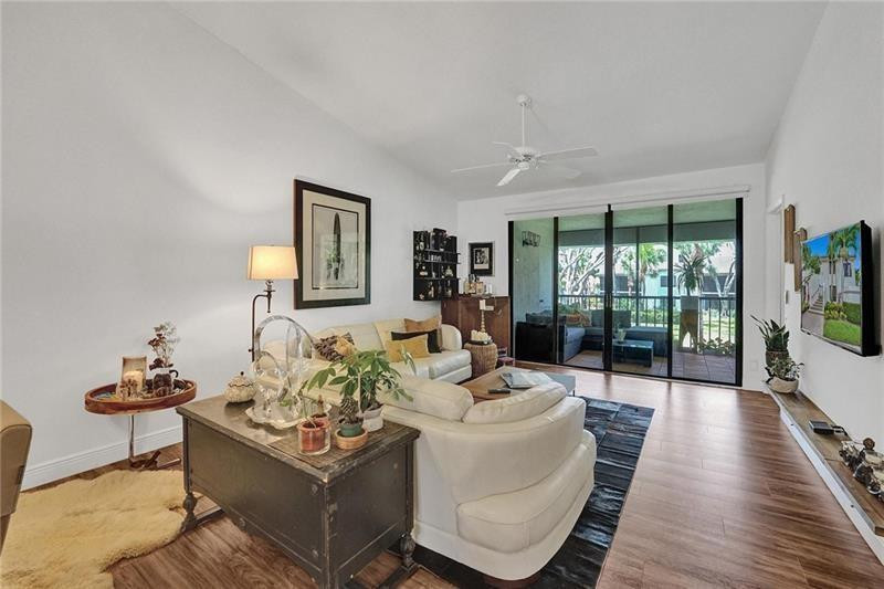 7533 Glendevon Ln 907