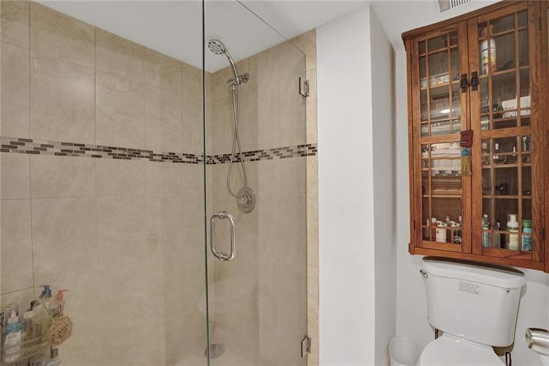 7533 Glendevon Ln 907