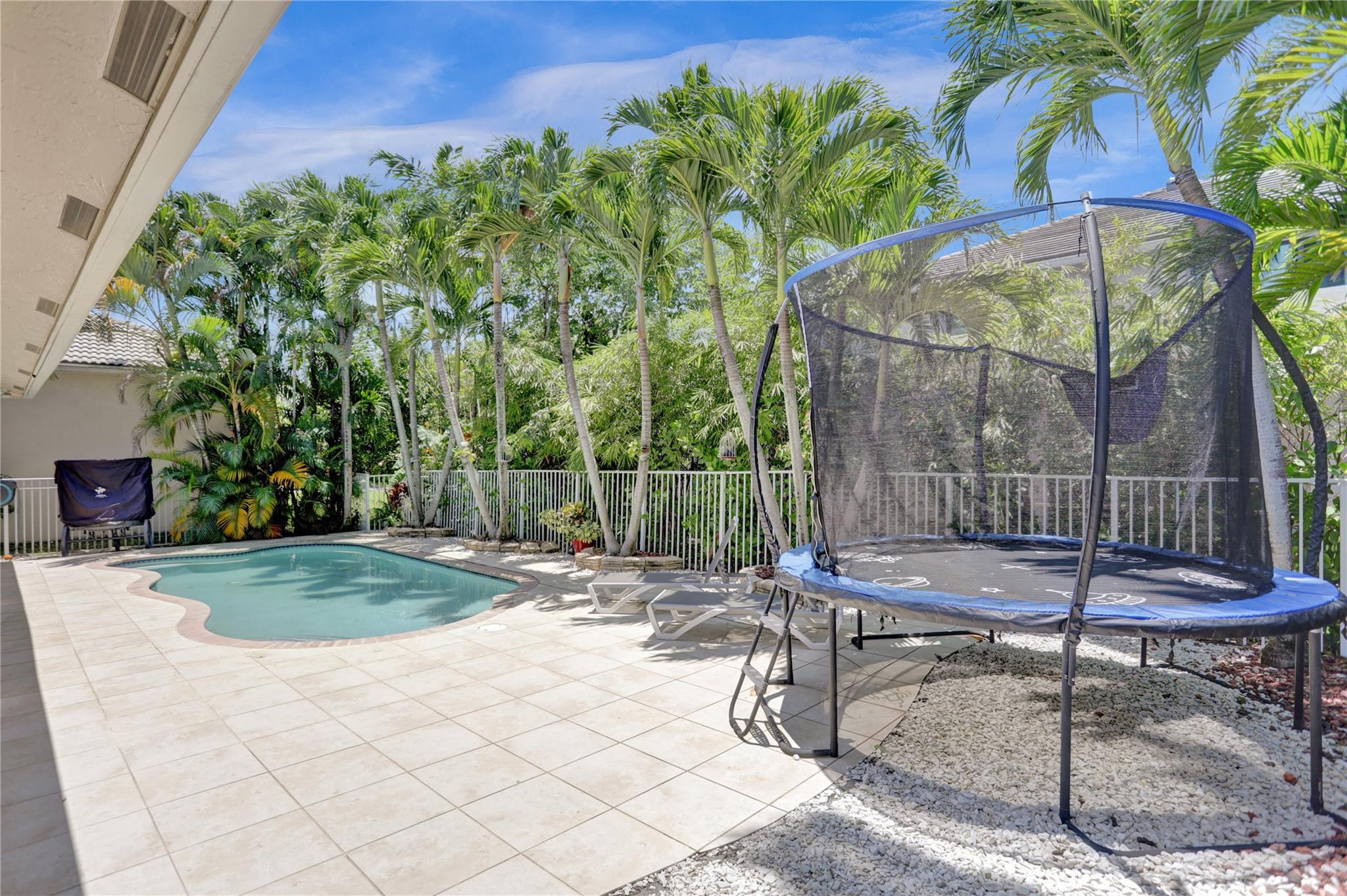 1159 Skylark Dr