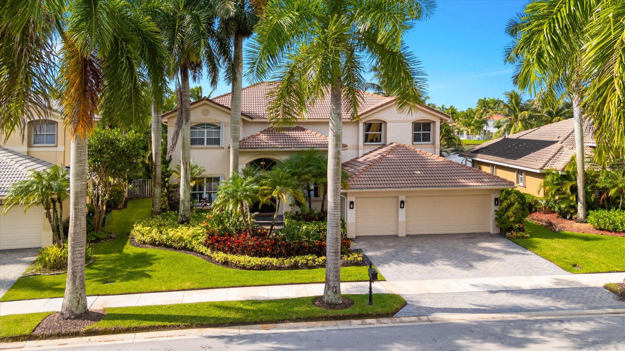 1642 Victoria Pointe Cir