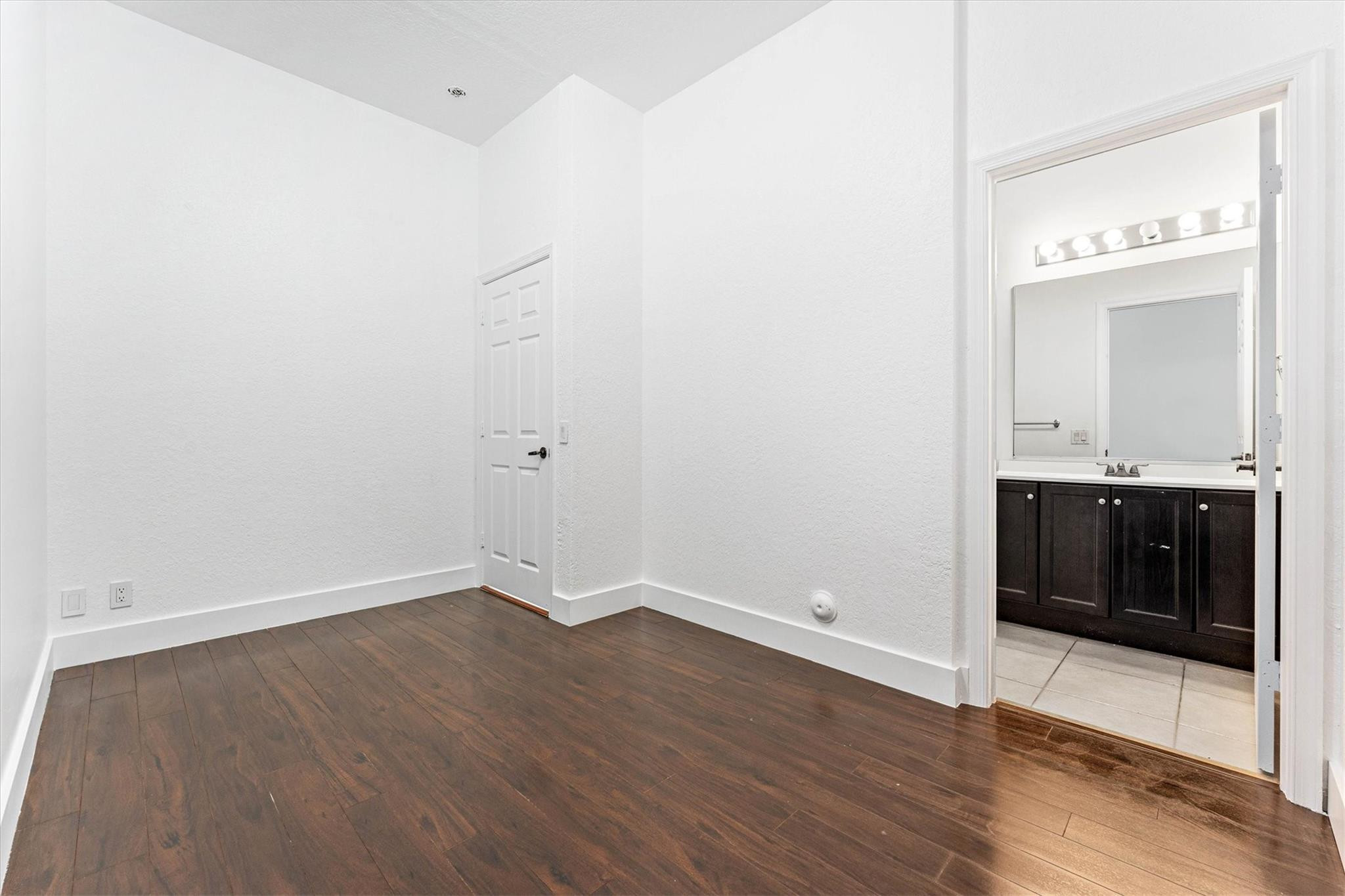 1642 Victoria Pointe Cir