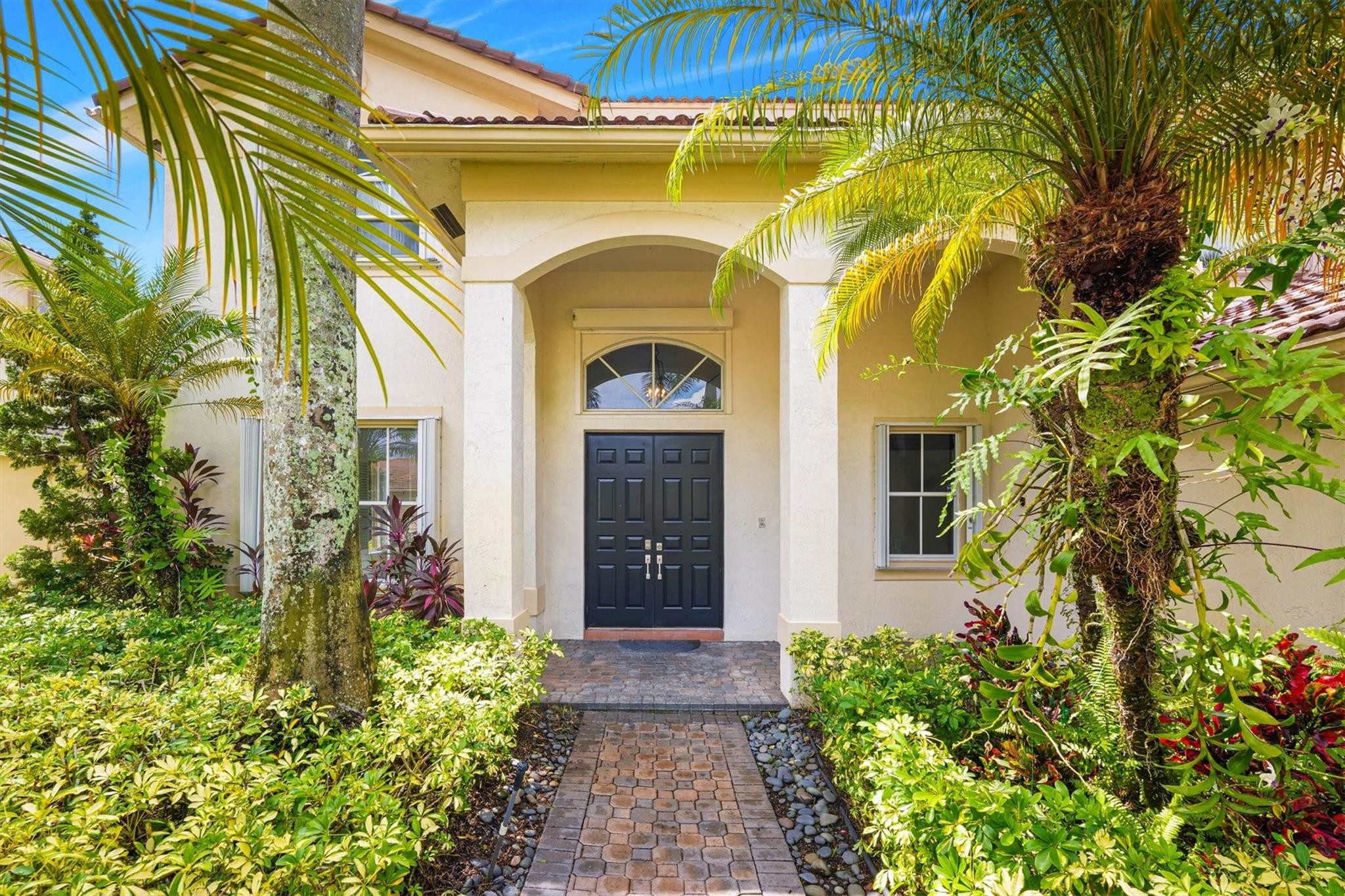 1642 Victoria Pointe Cir