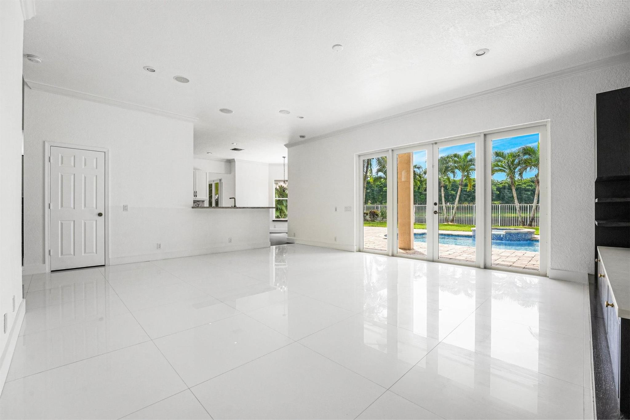 1642 Victoria Pointe Cir