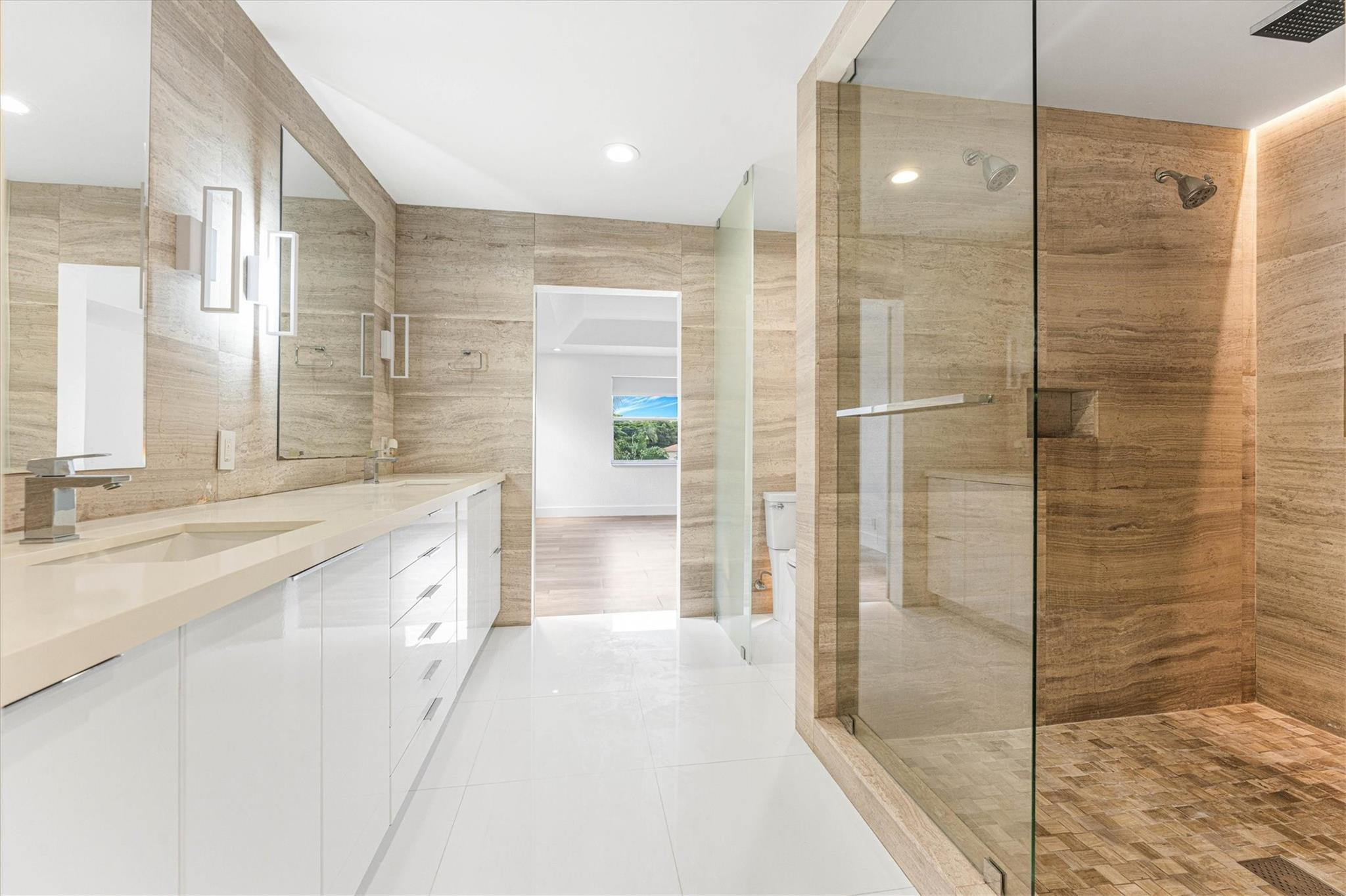 1642 Victoria Pointe Cir