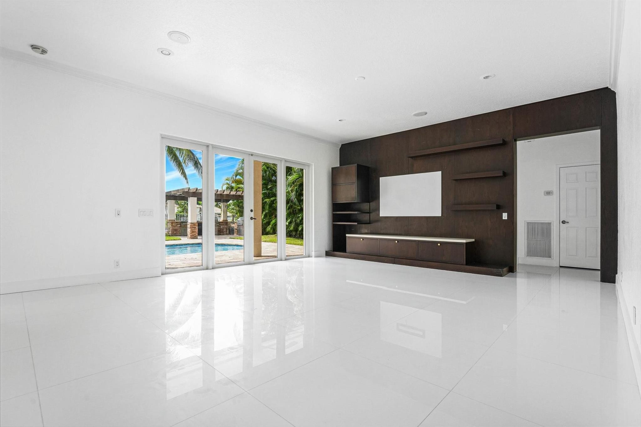 1642 Victoria Pointe Cir