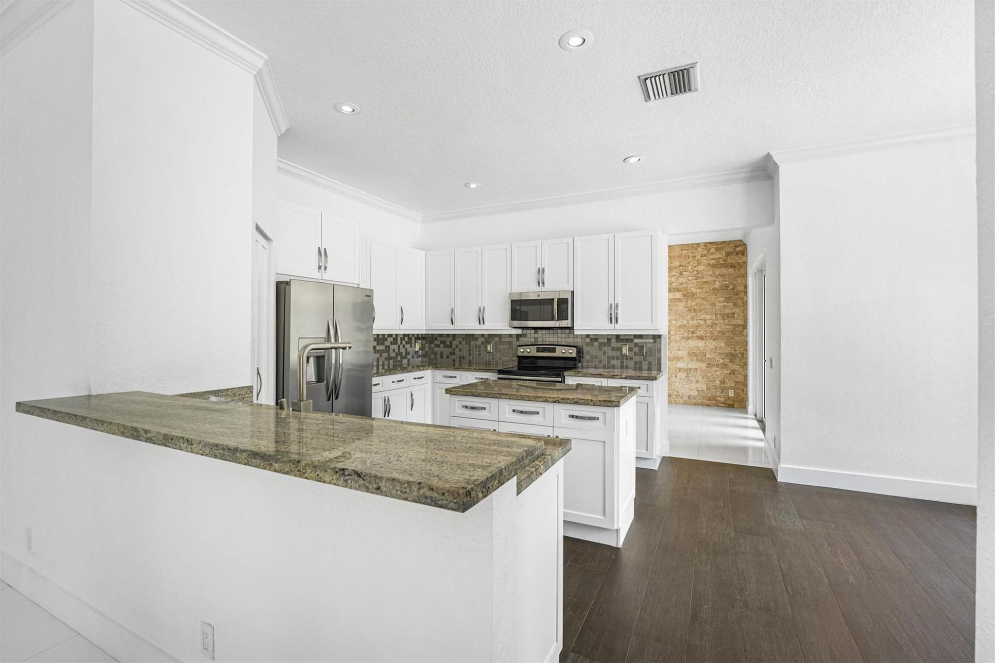 1642 Victoria Pointe Cir